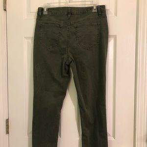 Women’s mid rise skinny jean